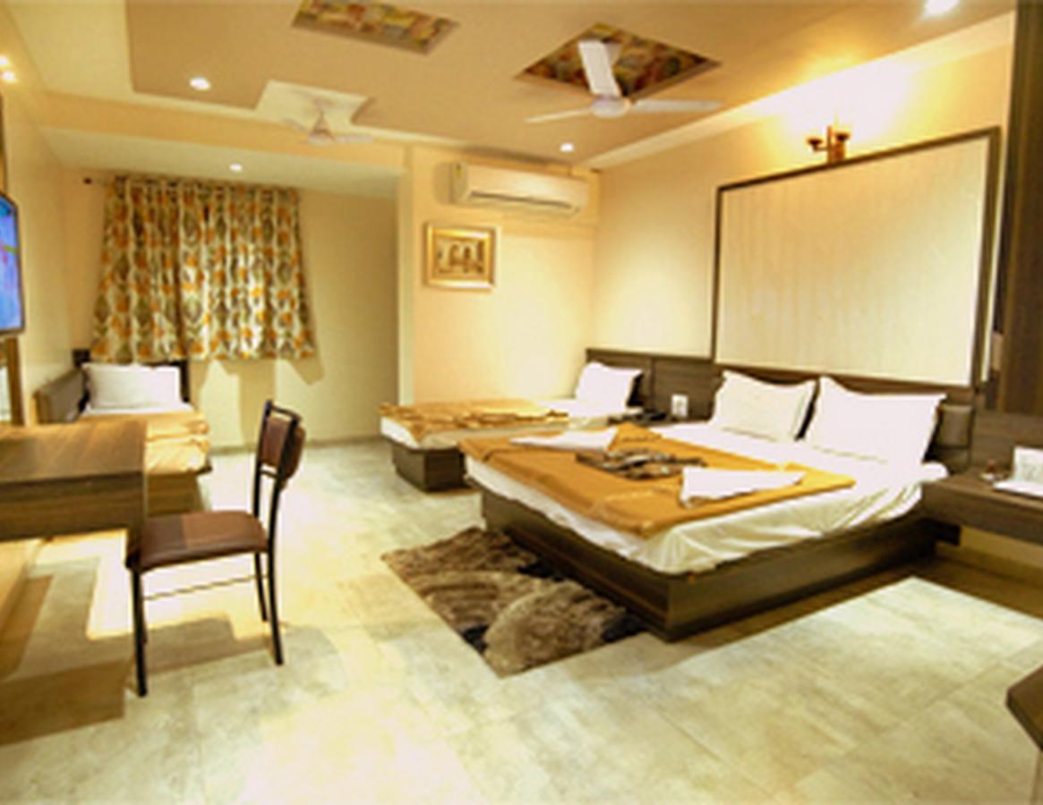 Hotel Sai Suraj Park Shirdi Exteriör bild