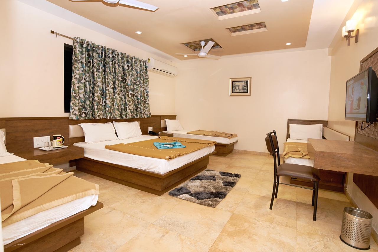 Hotel Sai Suraj Park Shirdi Exteriör bild