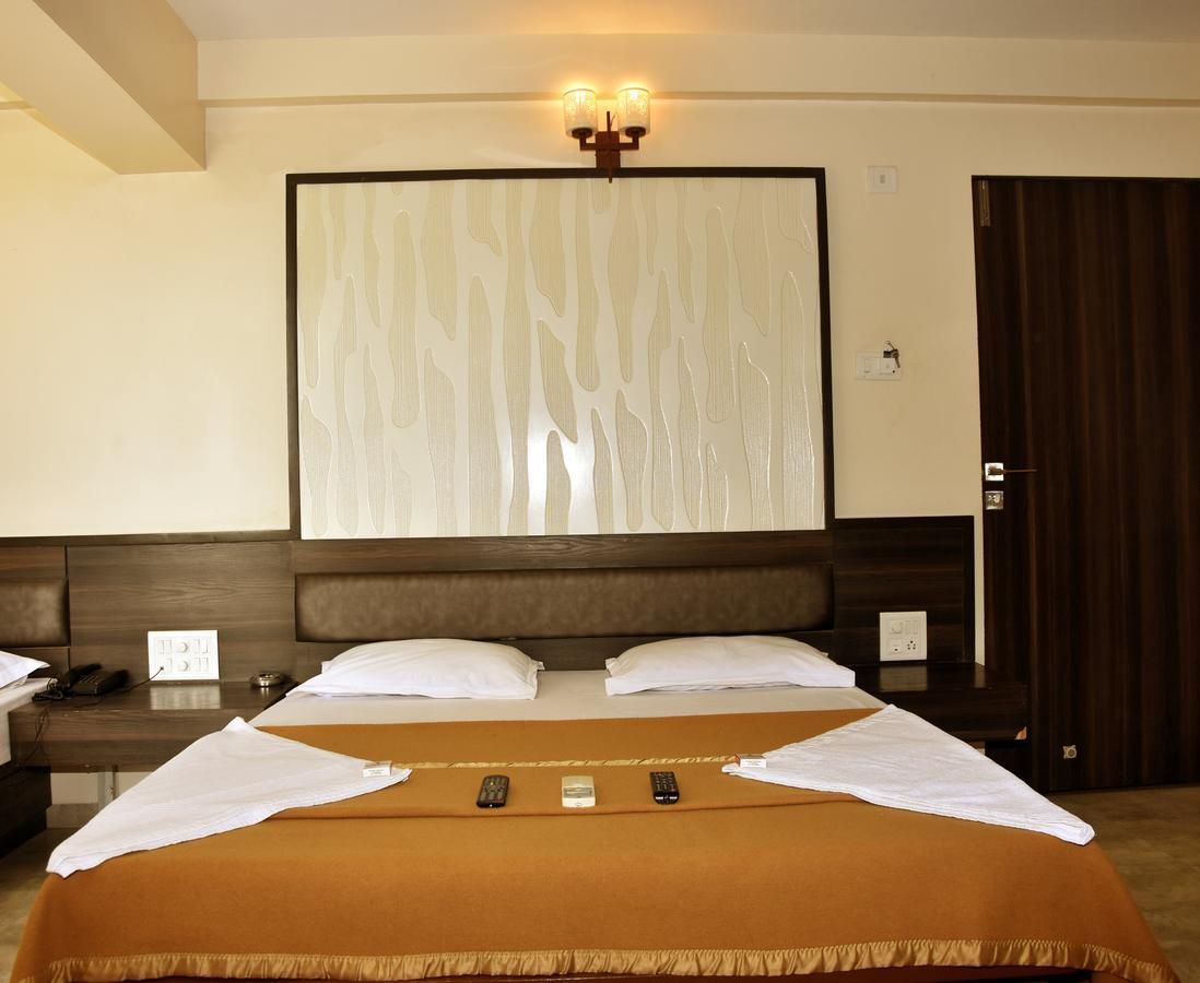 Hotel Sai Suraj Park Shirdi Exteriör bild