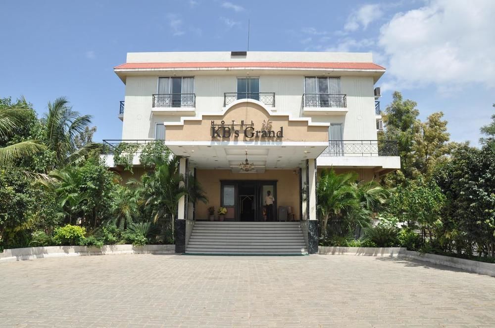 Hotel Sai Suraj Park Shirdi Exteriör bild