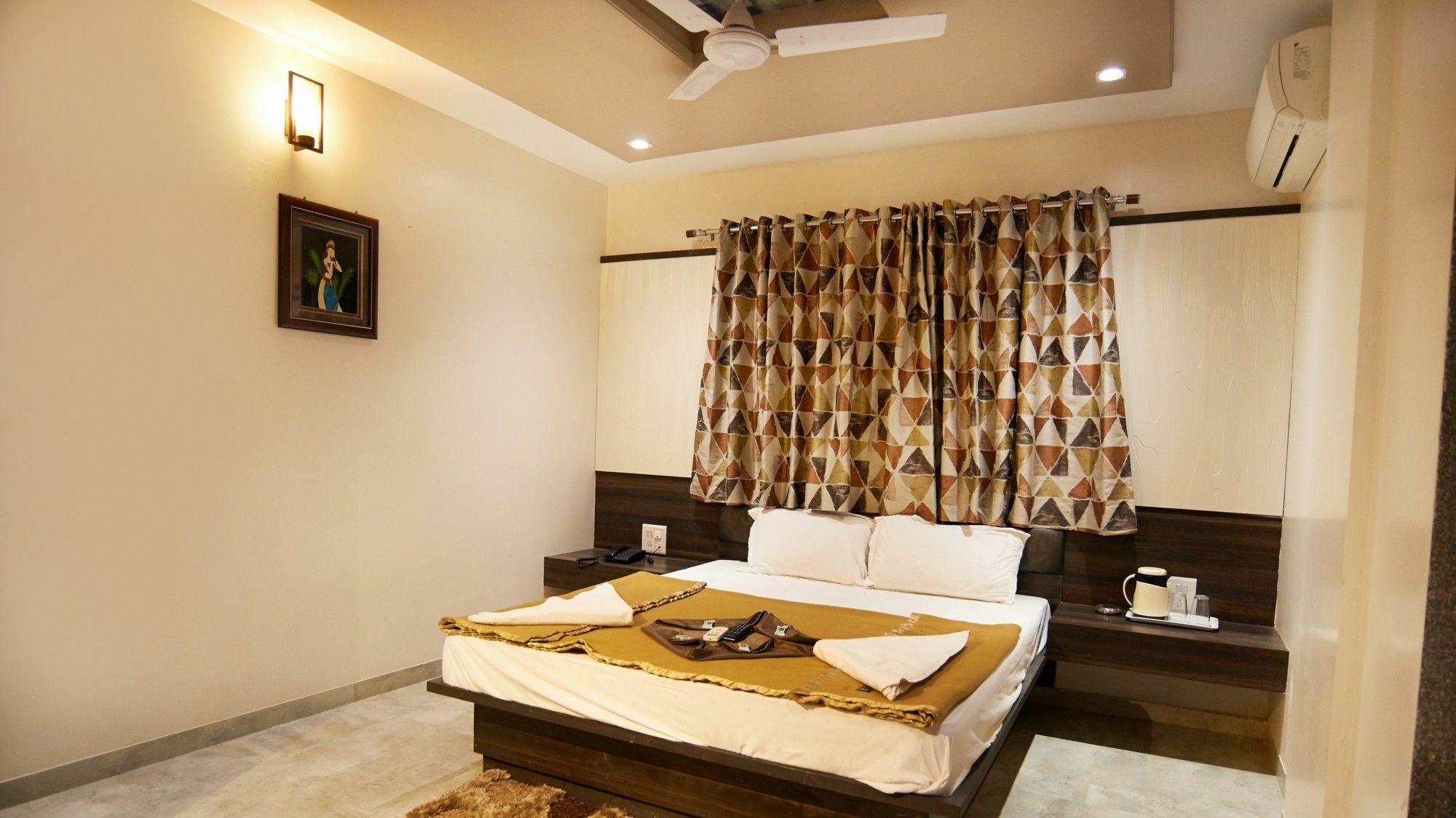 Hotel Sai Suraj Park Shirdi Exteriör bild