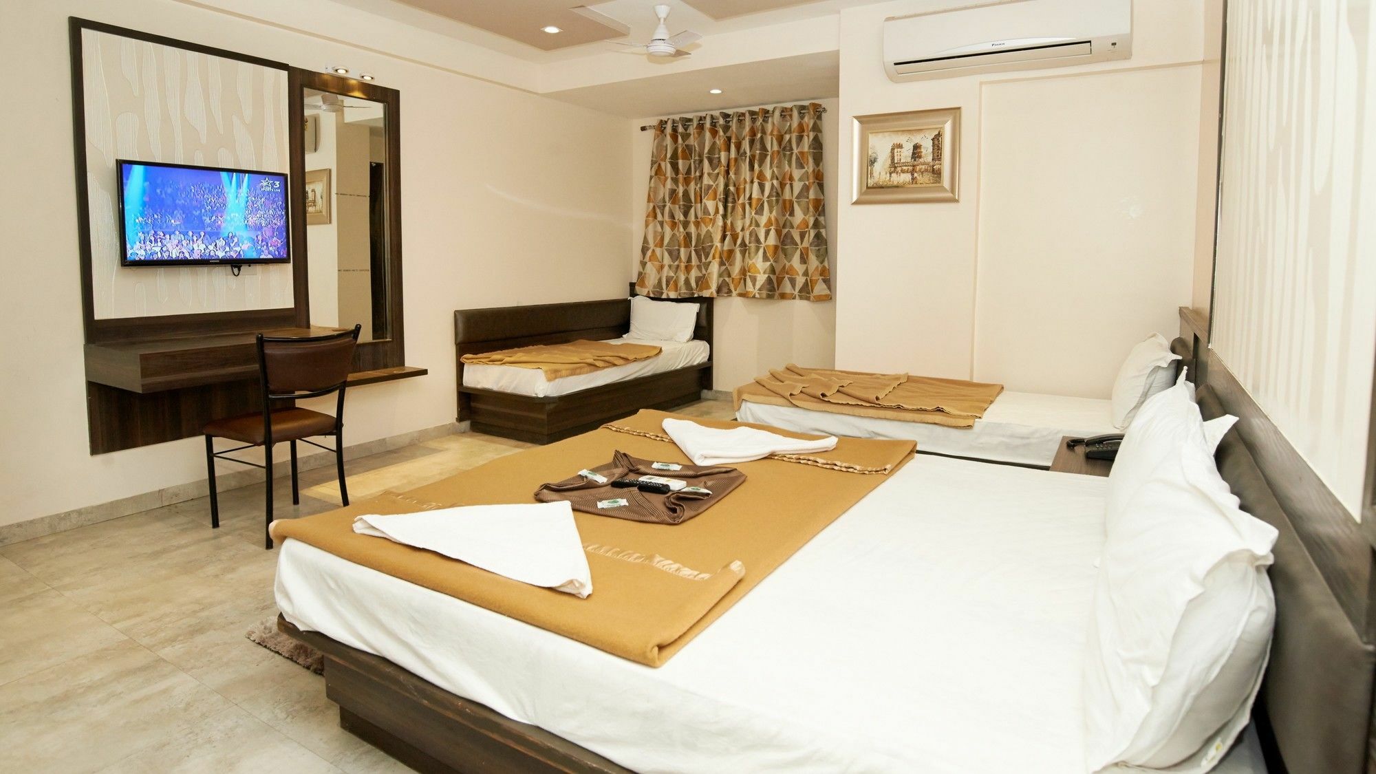 Hotel Sai Suraj Park Shirdi Exteriör bild