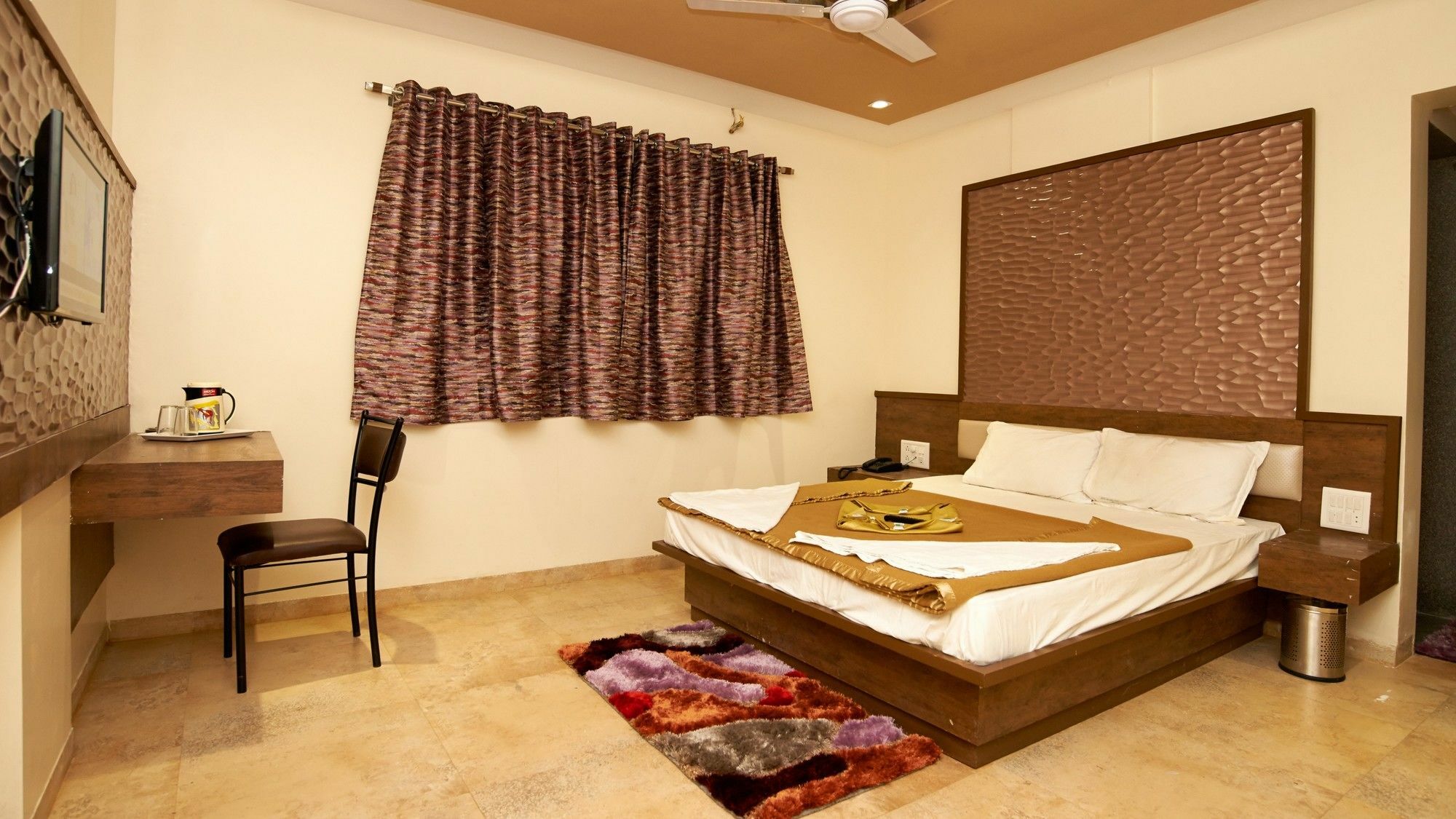 Hotel Sai Suraj Park Shirdi Exteriör bild