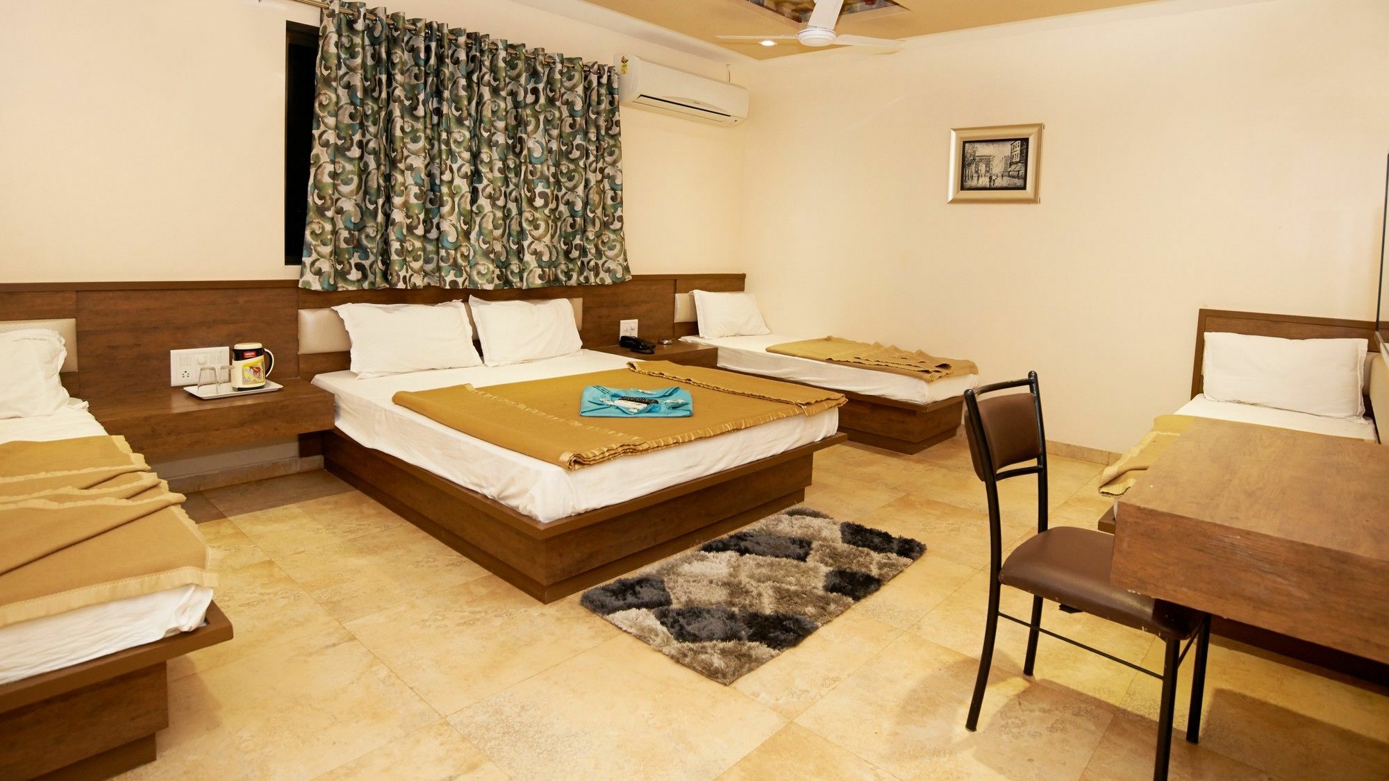 Hotel Sai Suraj Park Shirdi Exteriör bild