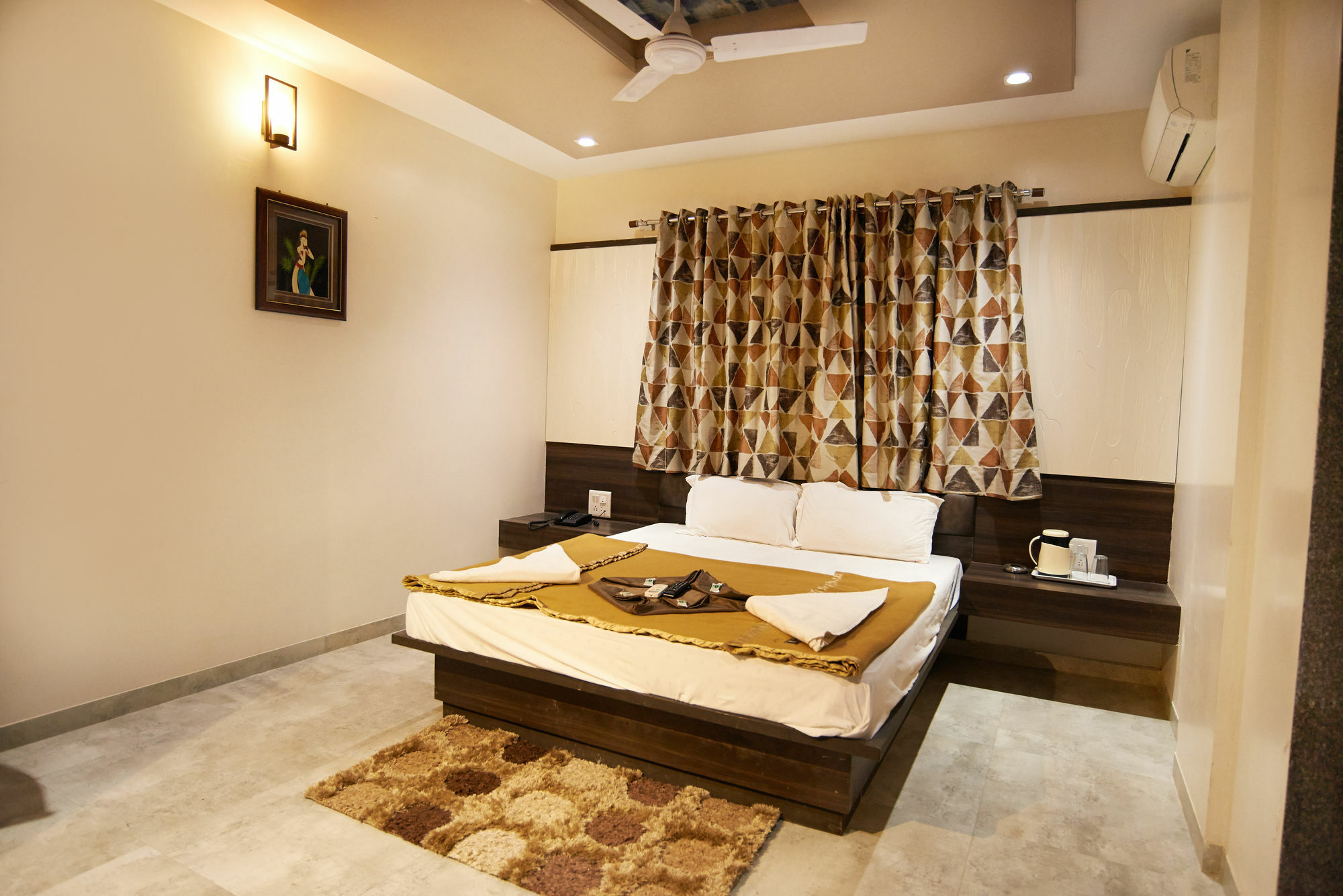 Hotel Sai Suraj Park Shirdi Exteriör bild