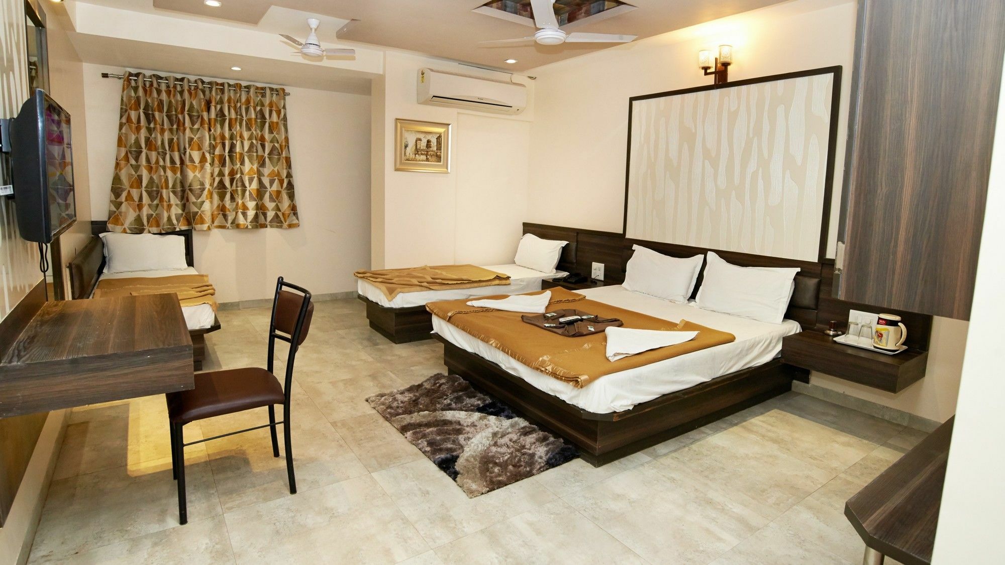 Hotel Sai Suraj Park Shirdi Exteriör bild