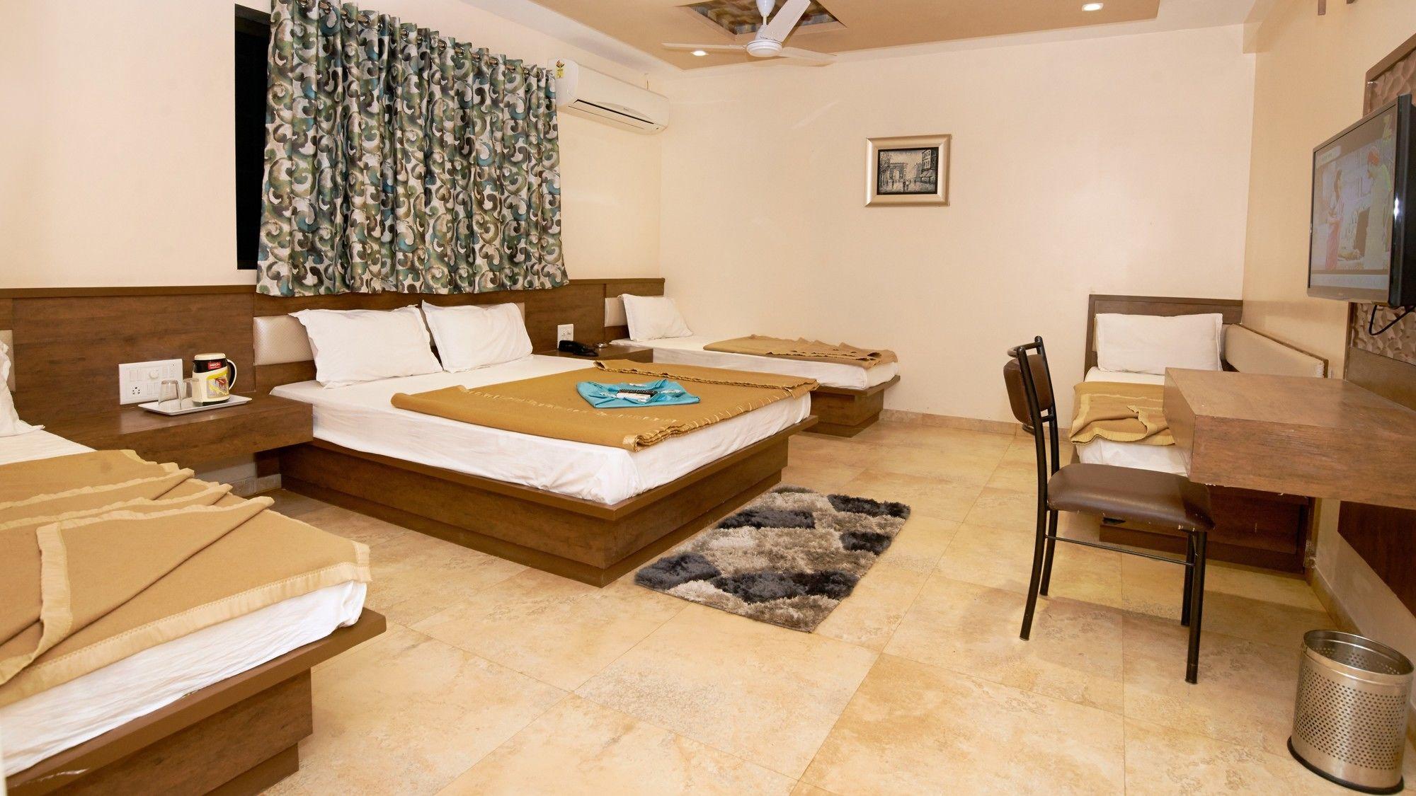Hotel Sai Suraj Park Shirdi Exteriör bild
